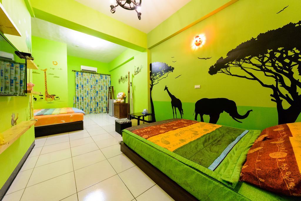 Hotel Play House à Tainan Extérieur photo